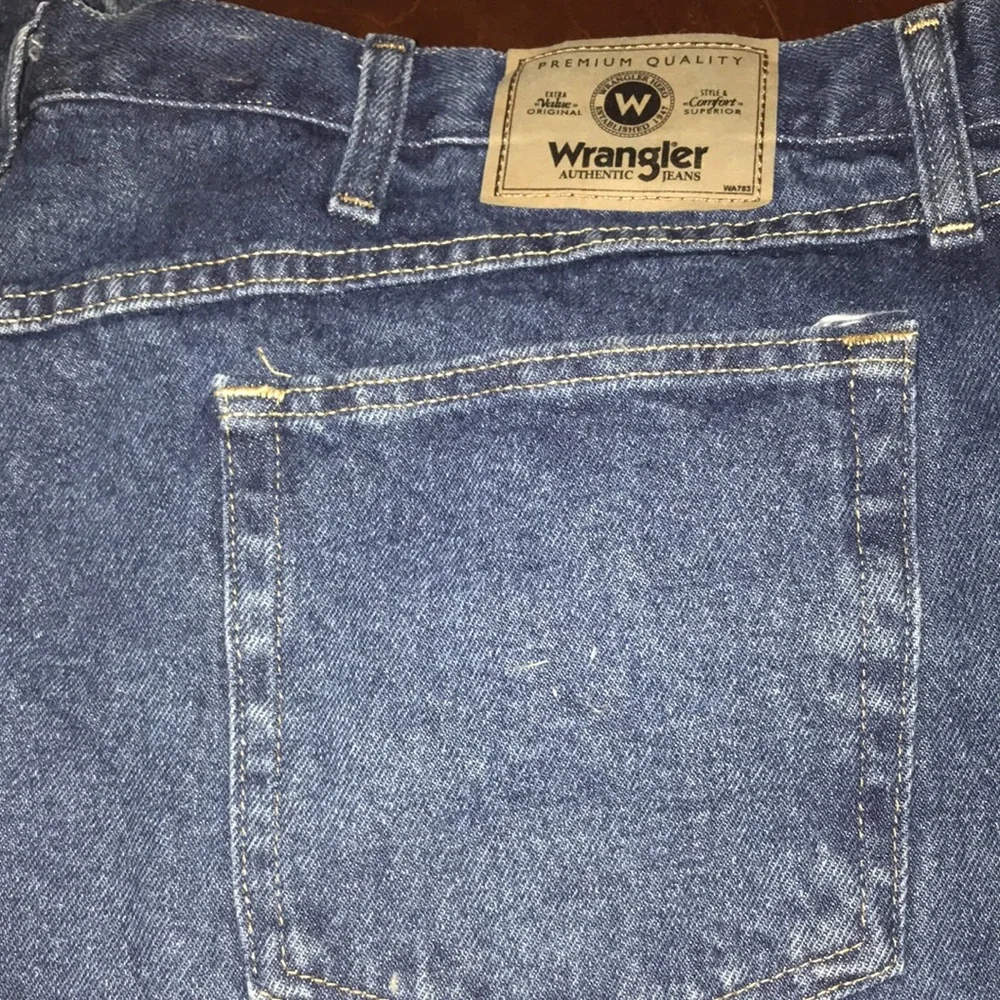 Wrangler Men’s Relaxed Fit 44 by 30 Denim Blue Jeans